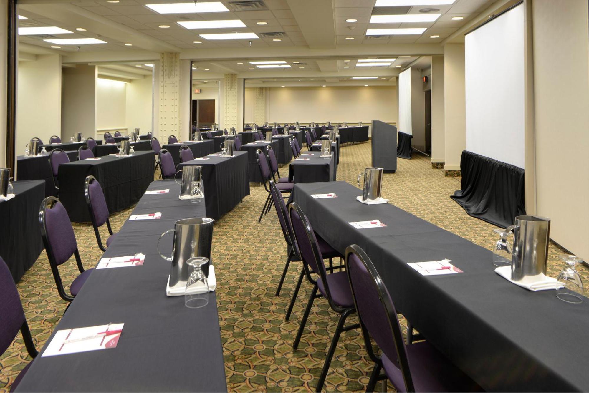 Hotel Crowne Plaza Indianapolis-dwtn-union Stn By Ihg 4*